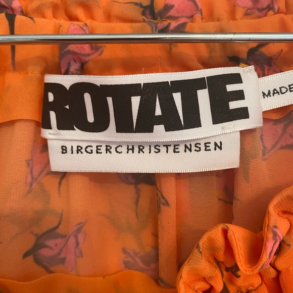 Beautiful off the shoulder floral dress. Stunning for a night out! - Picture 7 of 8